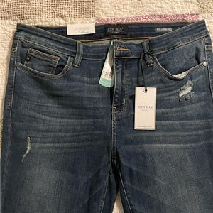NWT JUDY BLUE Adelene Cuffed Distressed Girlfriend Jean